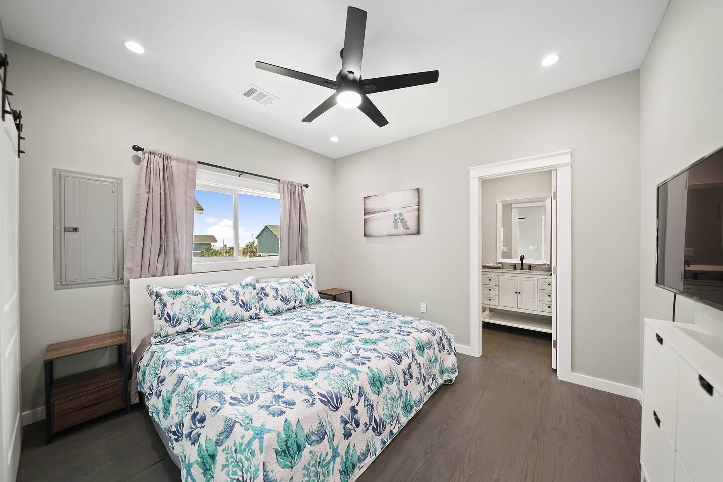 Ocean Views! Pets Welcome! Pool and Playground!