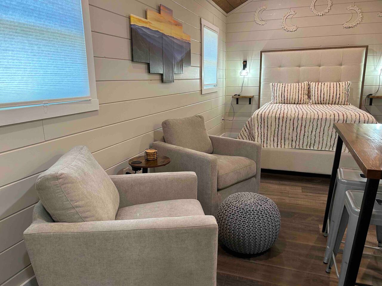 Cozy Retreat • Near Town/Train/Breweries • Hot Tub