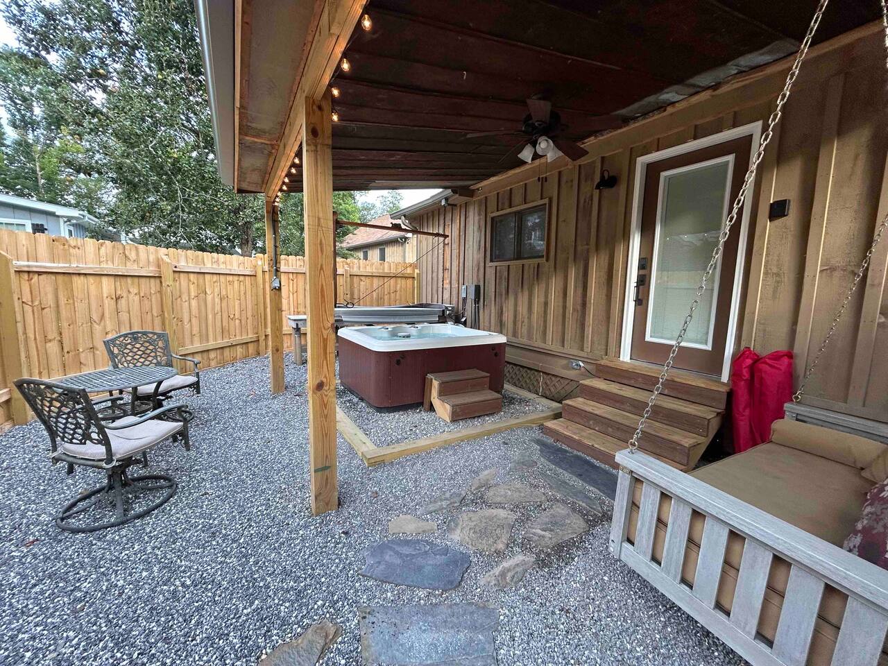 Cozy Retreat • Near Town/Train/Breweries • Hot Tub