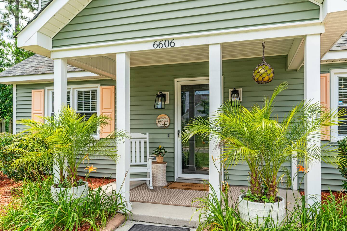 Dog-Friendly 2BR w/ Fenced Yard Near Beach