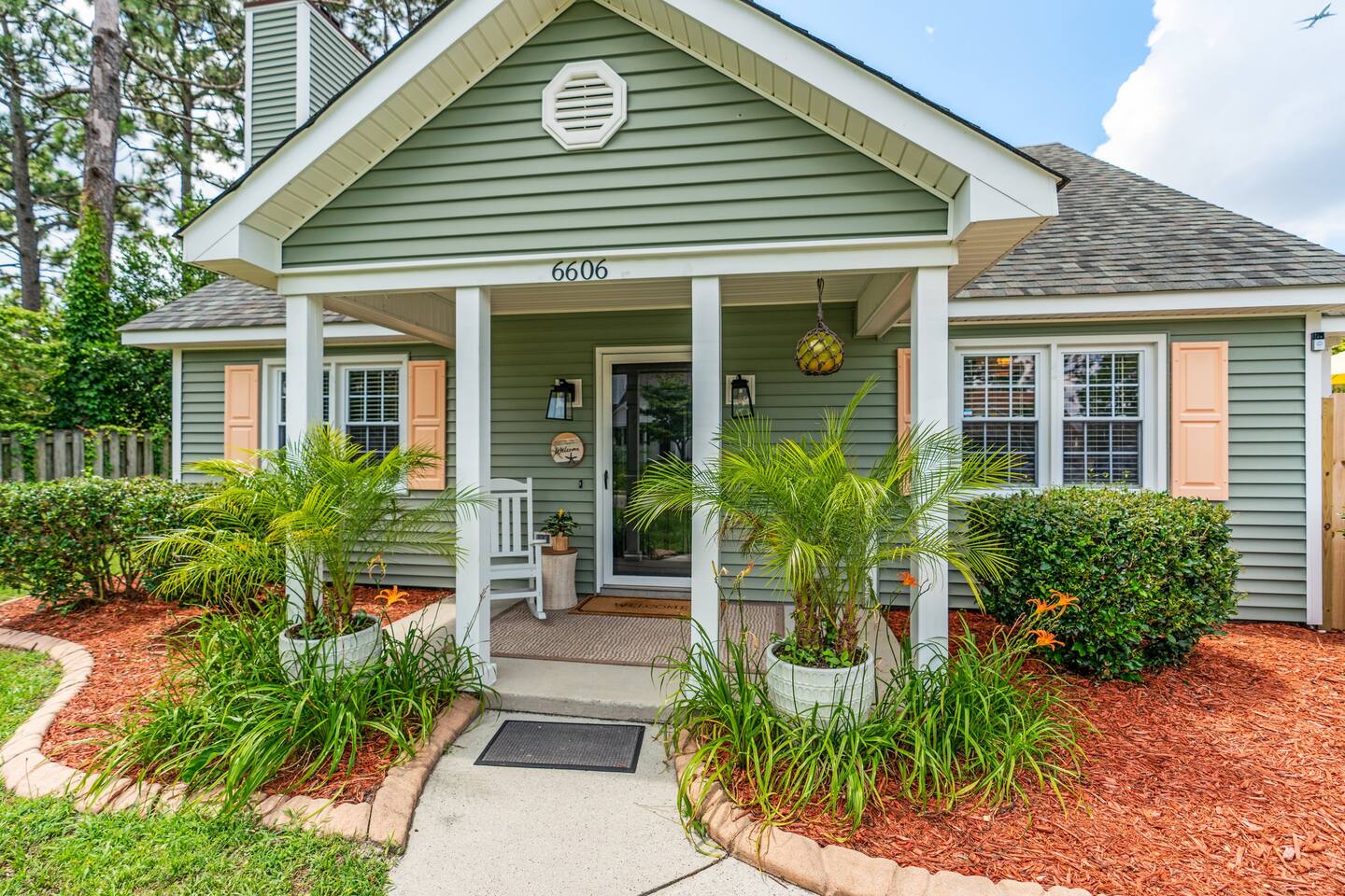 Dog-Friendly 2BR w/ Fenced Yard Near Beach