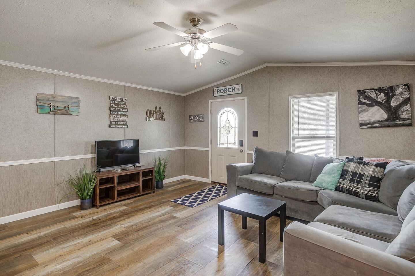 Waterfront 2BR Cabin – Ideal for Traveling Workers