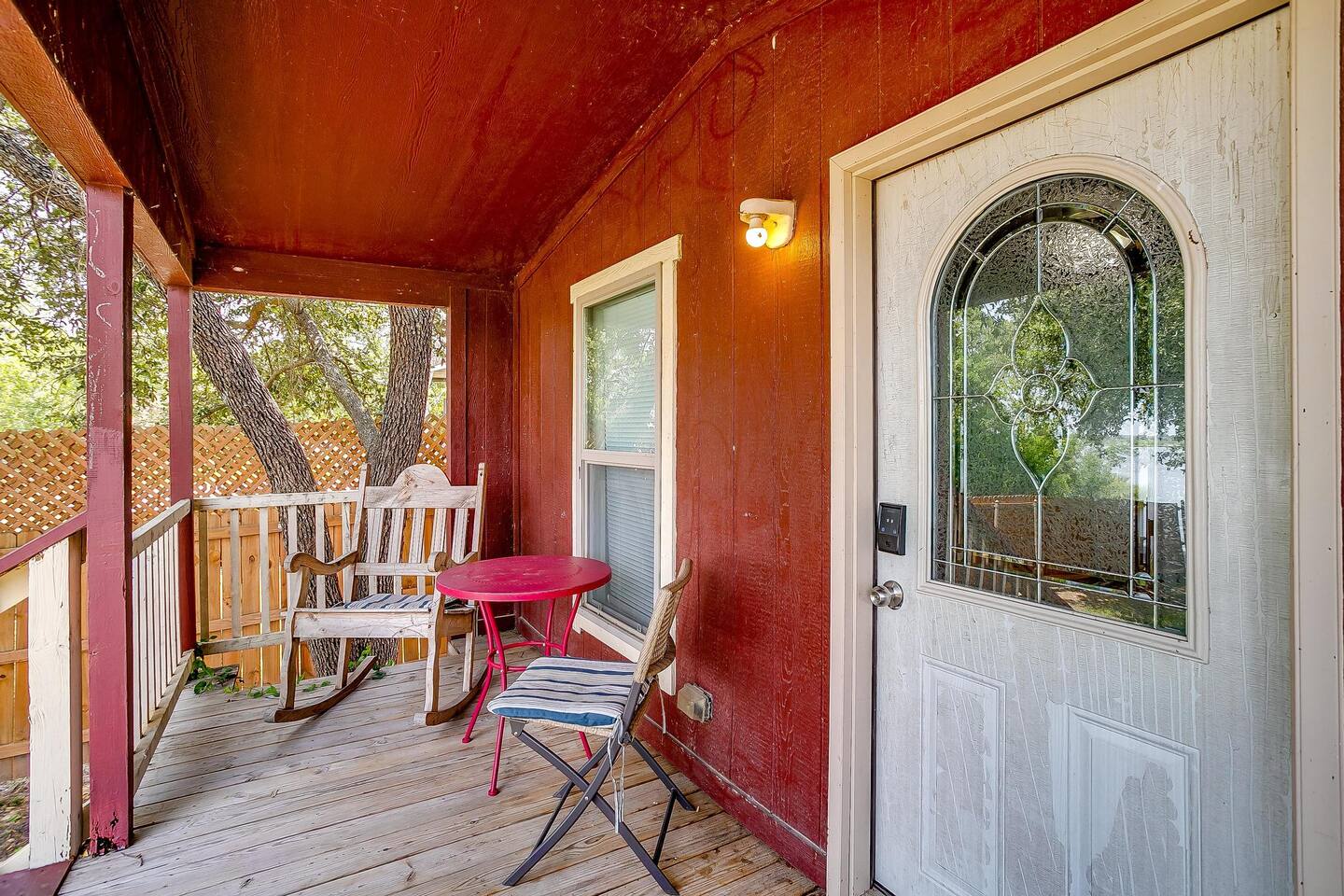 Waterfront 2BR Cabin – Ideal for Traveling Workers