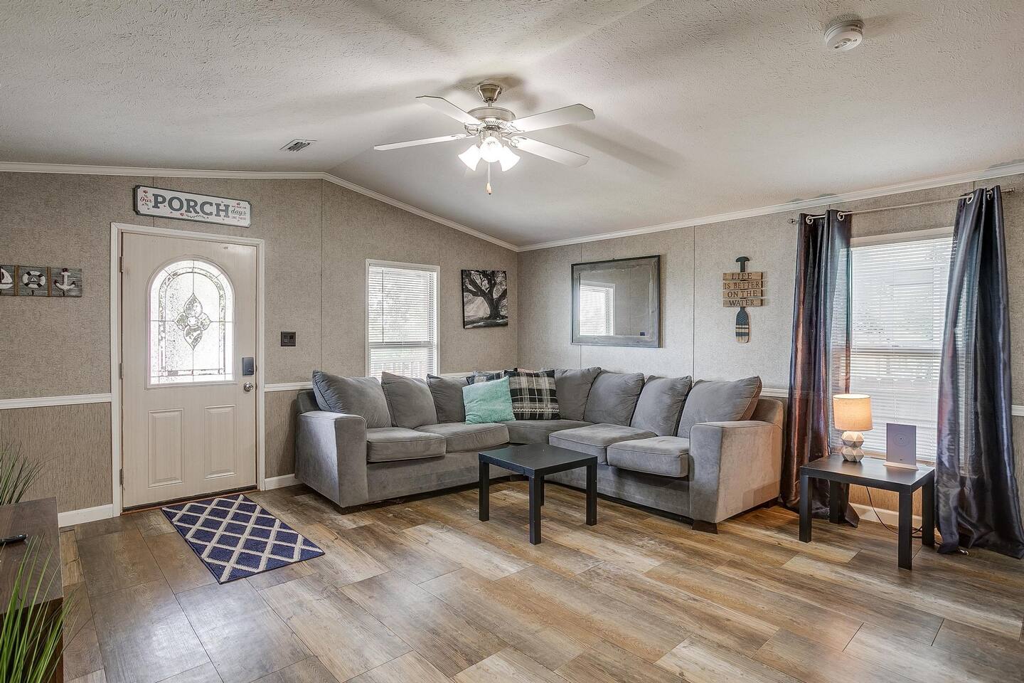 Waterfront 2BR Cabin – Ideal for Traveling Workers