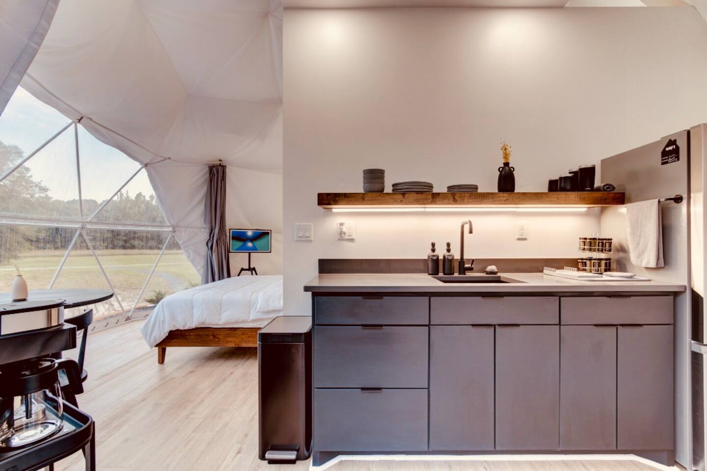 Luxury Glamping Dome “Luna” in Countryside /HotTub