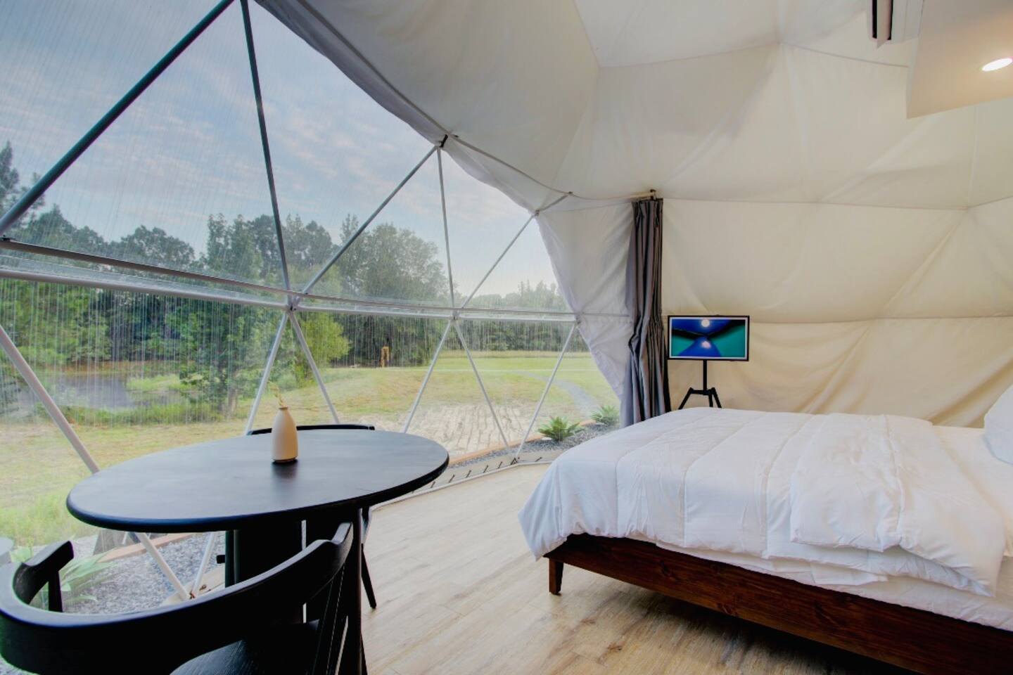 Luxury Glamping Dome “Luna” in Countryside /HotTub