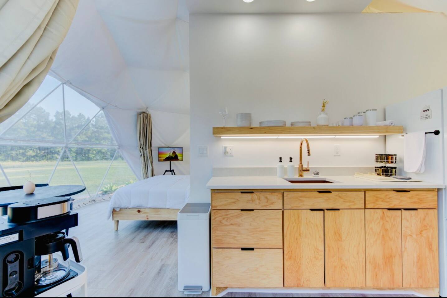 Luxury Glamping Dome “Sol” in Countryside w/HotTub