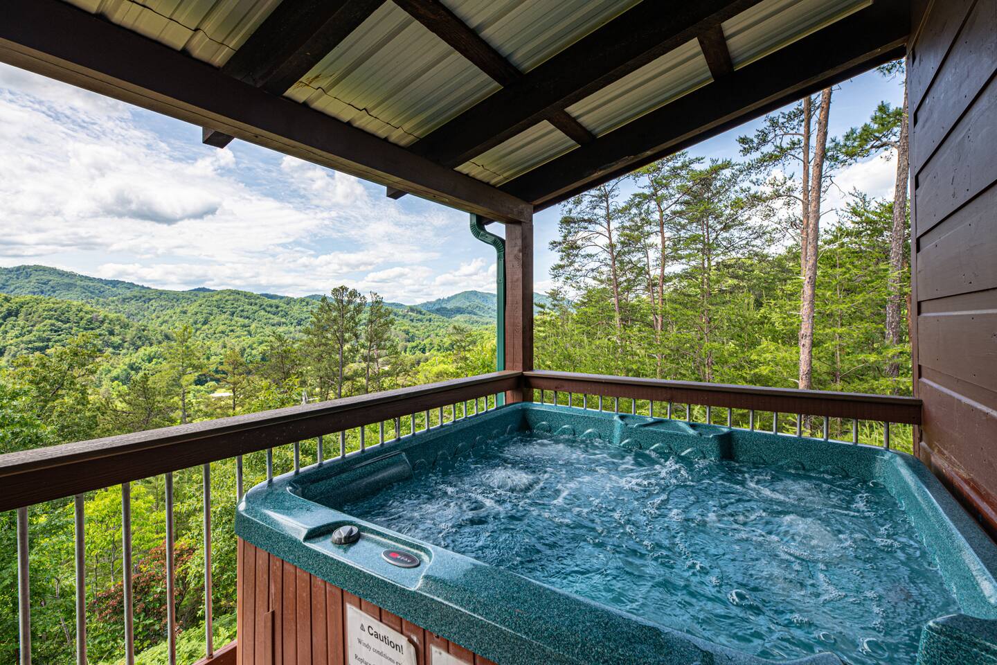 Stunning View Retreat: 3 Kings, Hot Tub, Fire Pit