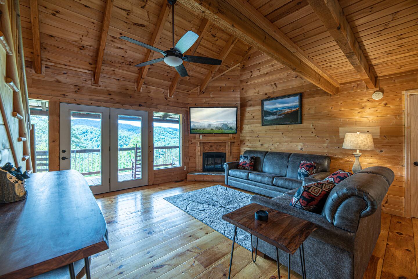 Stunning View Retreat: 3 Kings, Hot Tub, Fire Pit