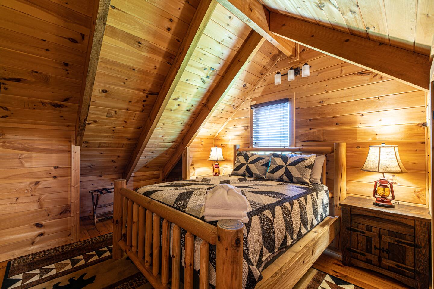 Stunning View Retreat: 3 Kings, Hot Tub, Fire Pit