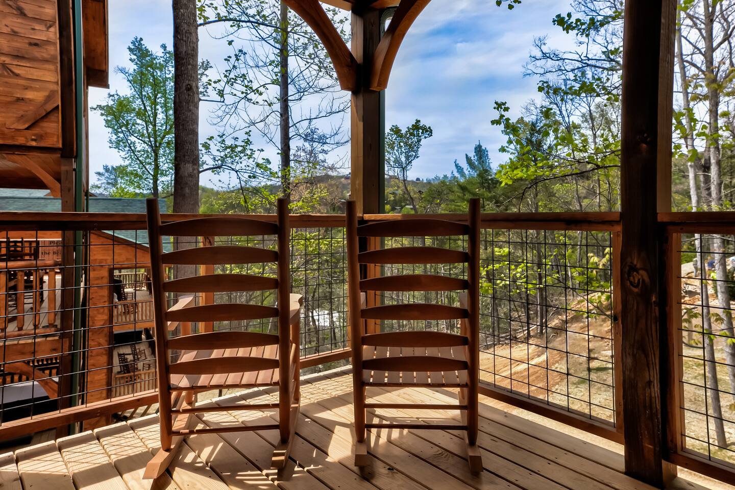 Luxury Family Escape:Hot Tub, Fire Pit, Bear Views