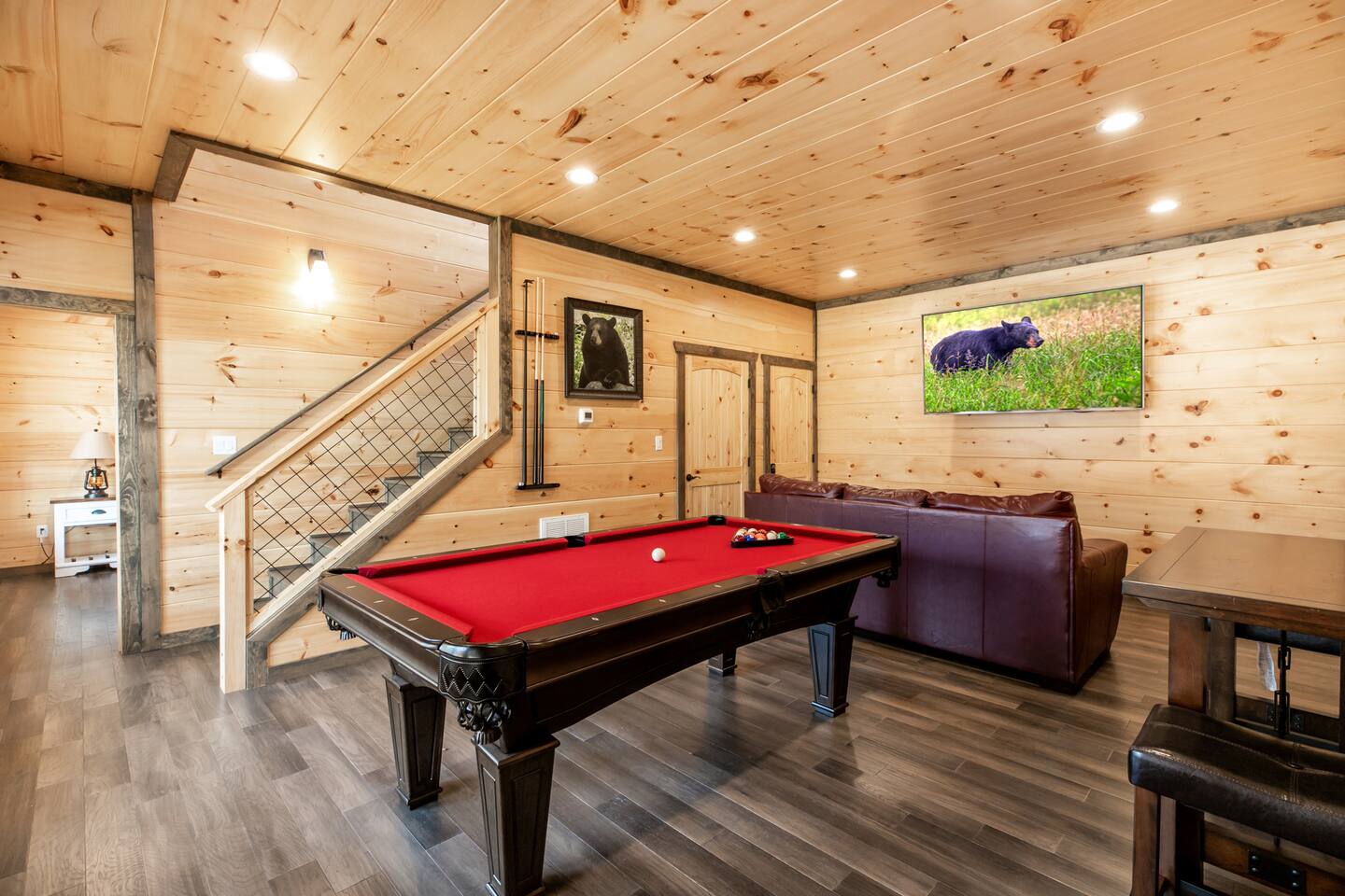 Luxury Family Escape:Hot Tub, Fire Pit, Bear Views