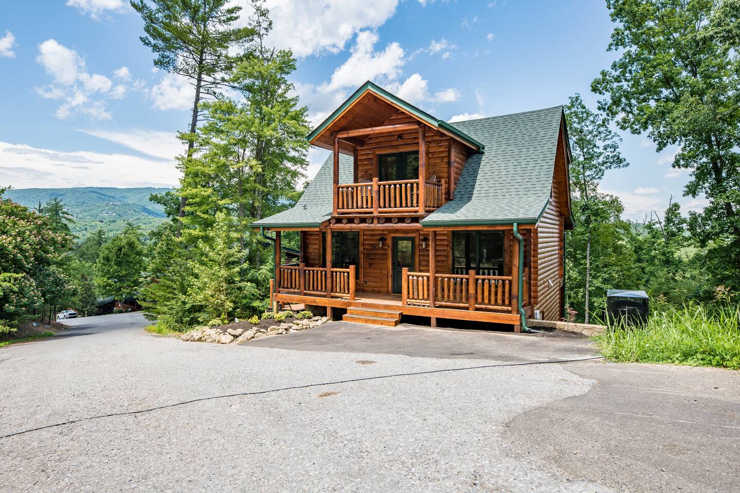 Fun Family Escape: Hot Tub, Pool, Near Town — Pigeon Forge — vacation rental