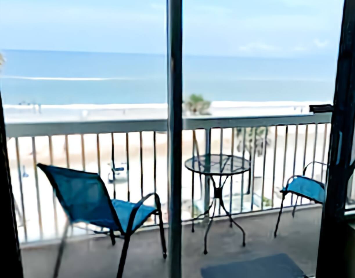 Daytona Beach Oasis Oceanfront balcony 1 bdrm
