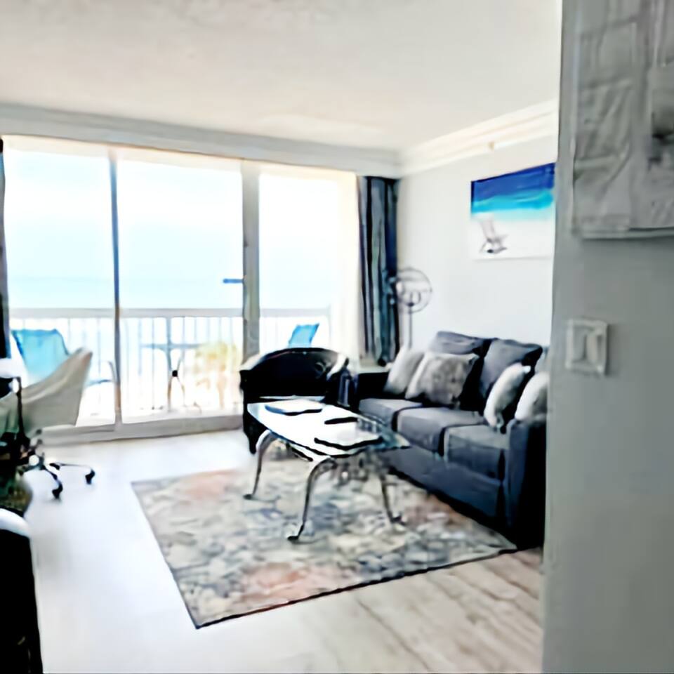 Daytona Beach Oasis Oceanfront balcony 1 bdrm
