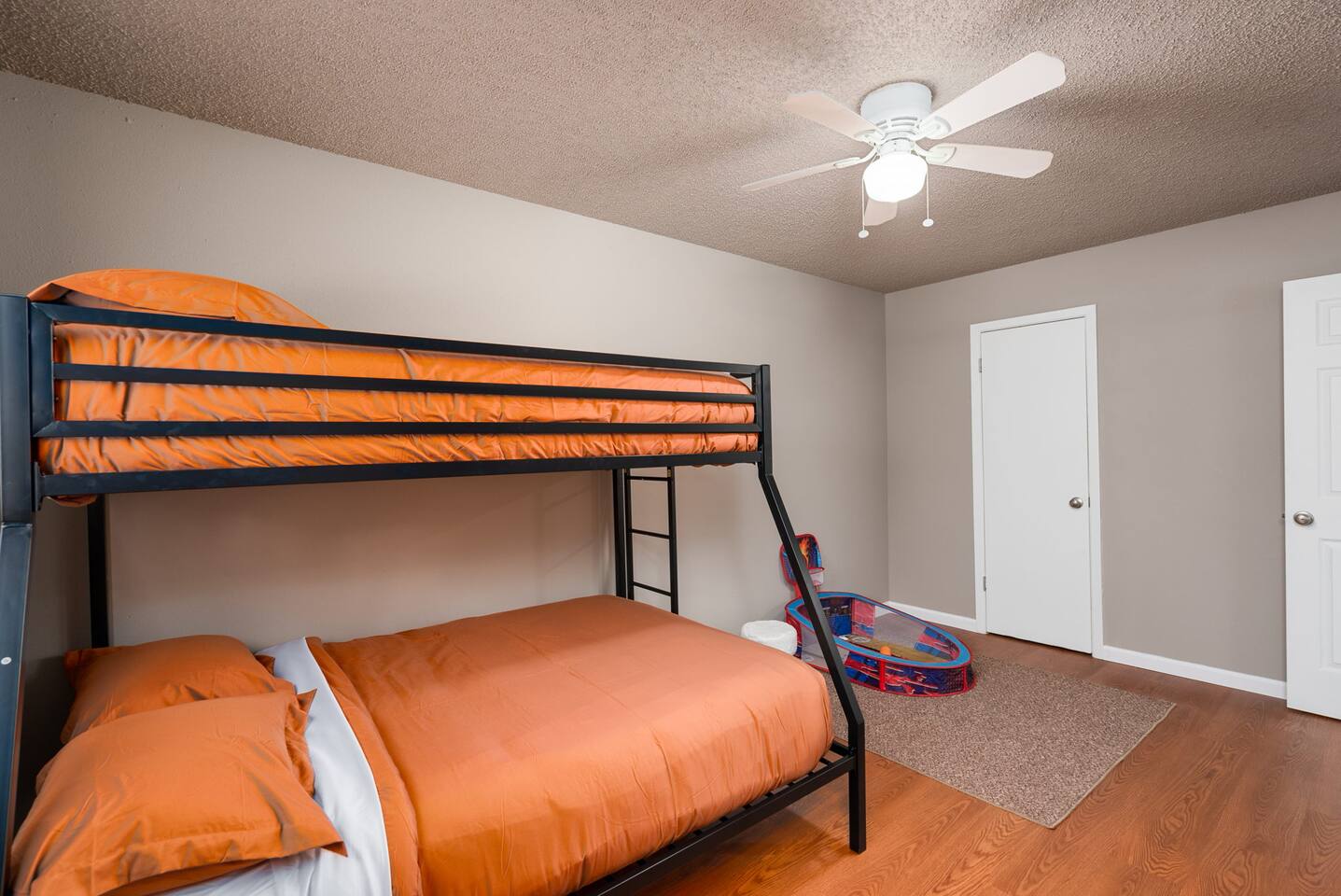LoneStar FamilyFriendly Bungalow