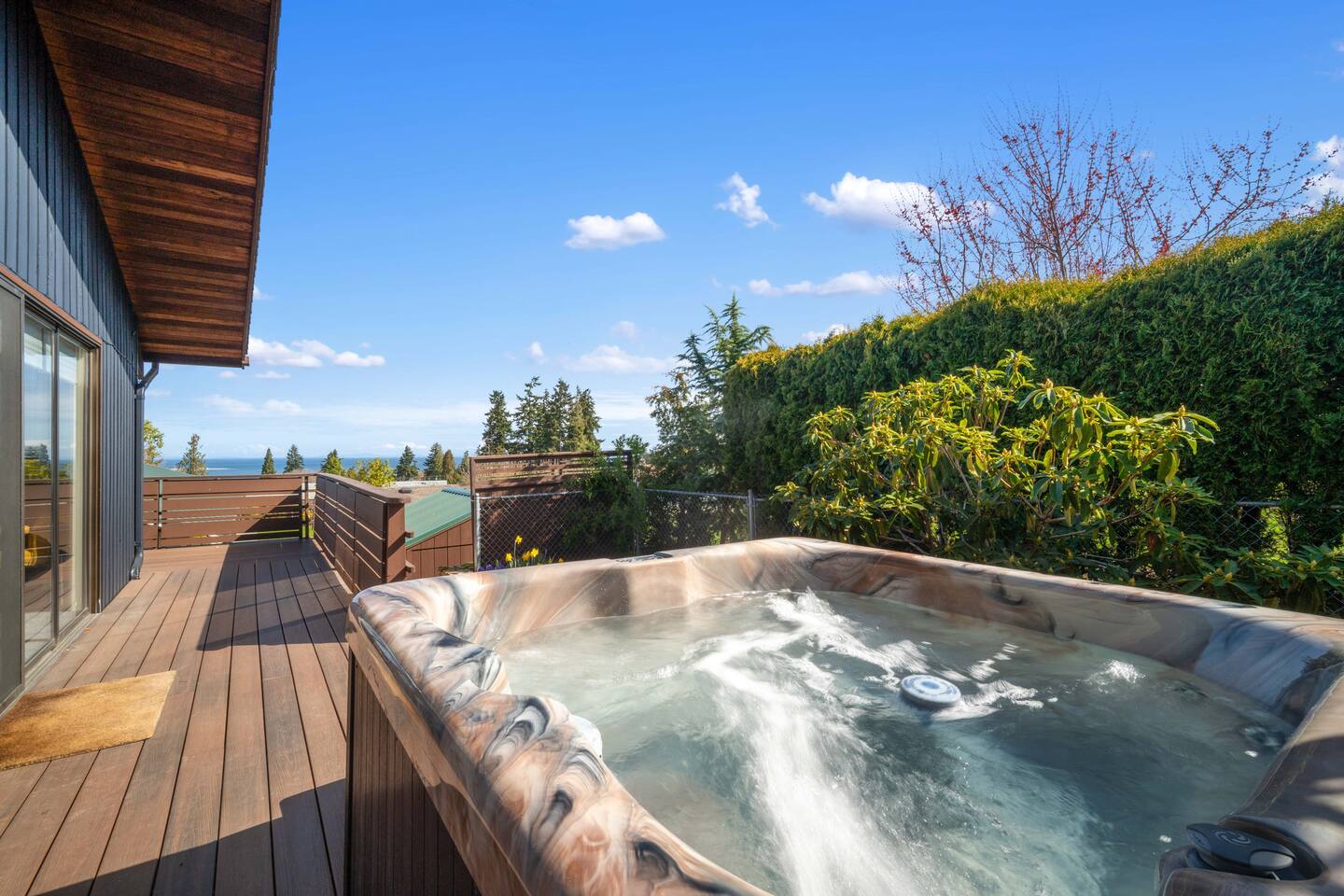 Pacwest Stays Lady Liberty Loft - Hot Tub 3BR/2BA