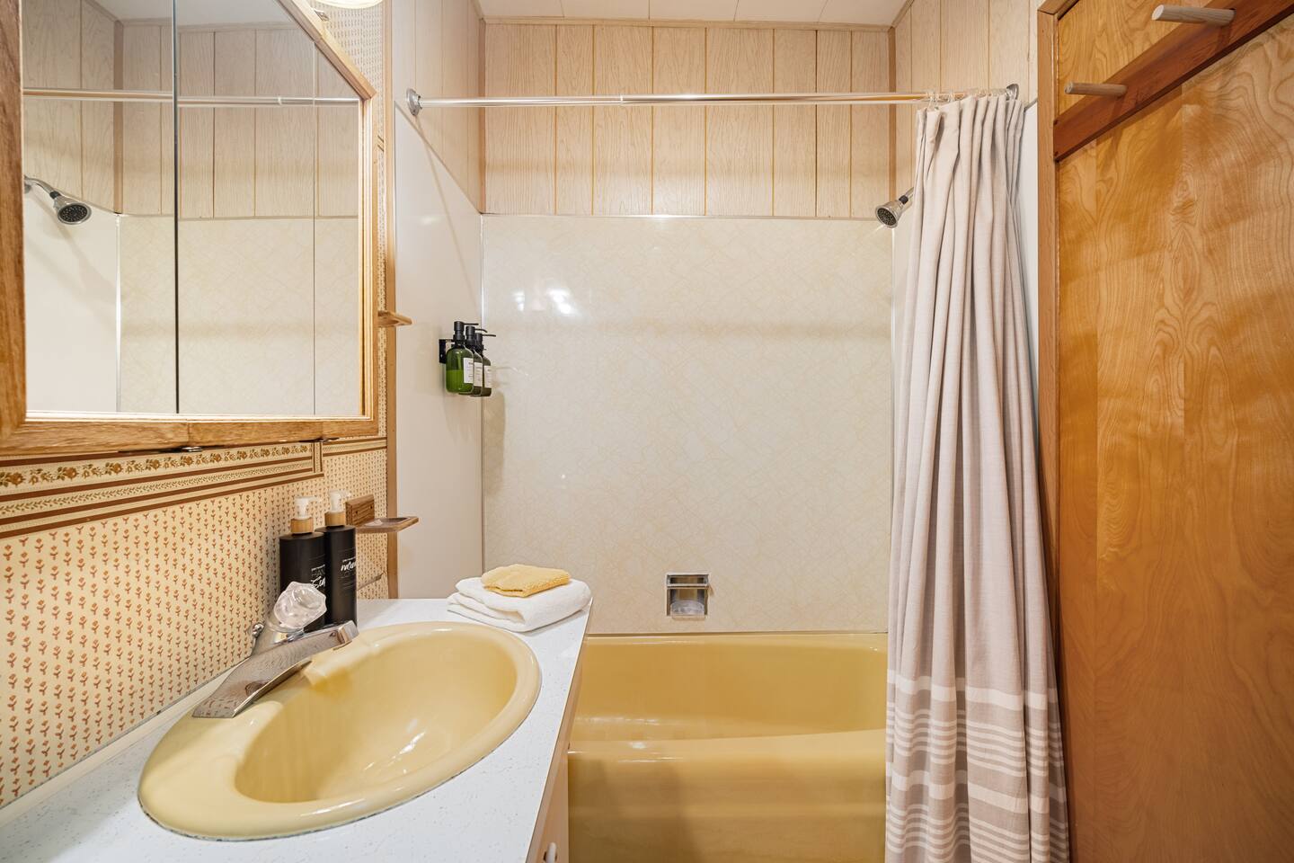 Olympic Panorama Lake House 2BR