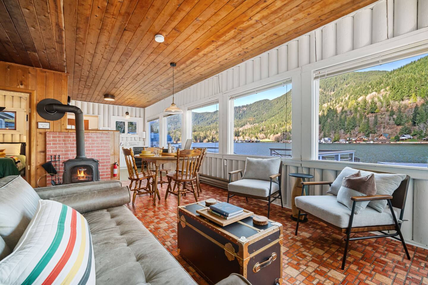 Olympic Panorama Lake House 2BR