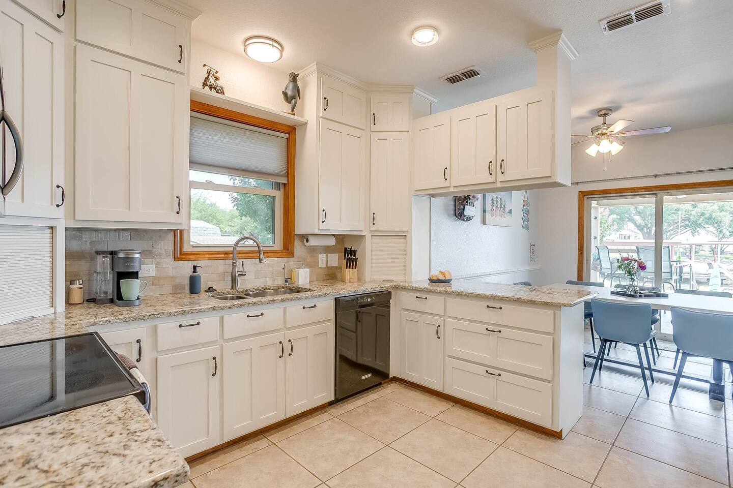 Granbury Lakeside Home| Pool, Gameroom, Fire Table