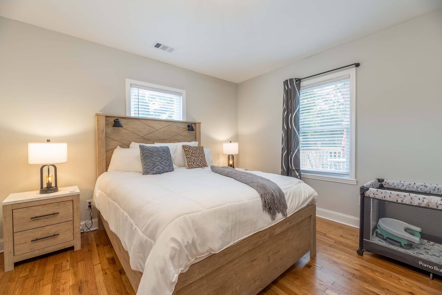 Southern Comfort Bungalow~ Cozy, Central, Charming