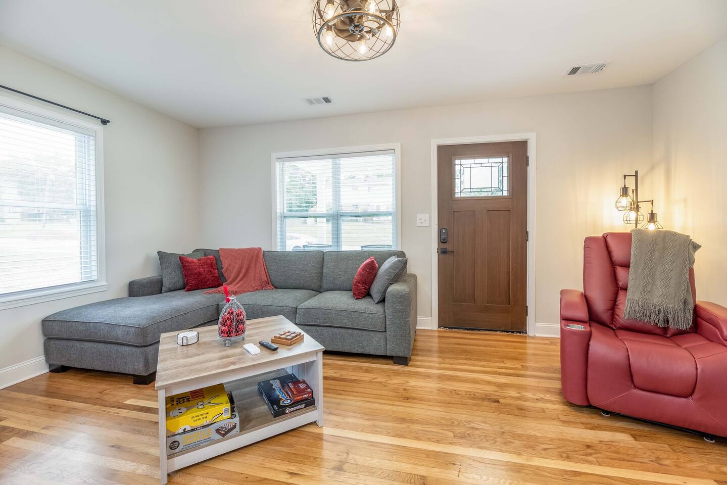 Southern Comfort Bungalow~ Cozy, Central, Charming