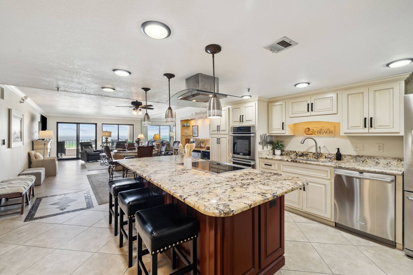 Spacious, elegant, beachfront, w/office