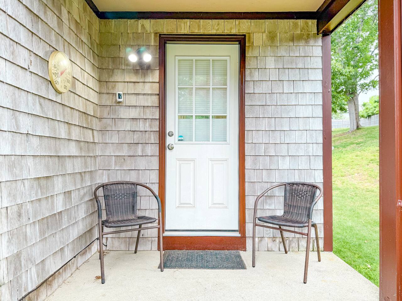 Stunning Design|7minWalk to Beach|Lg BackYard|Deck