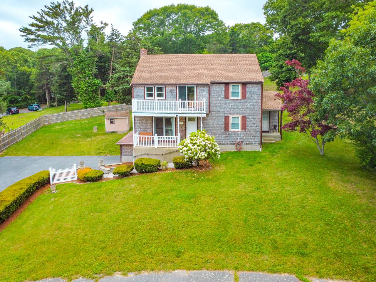 Stunning Design|7minWalk to Beach|Lg BackYard|Deck