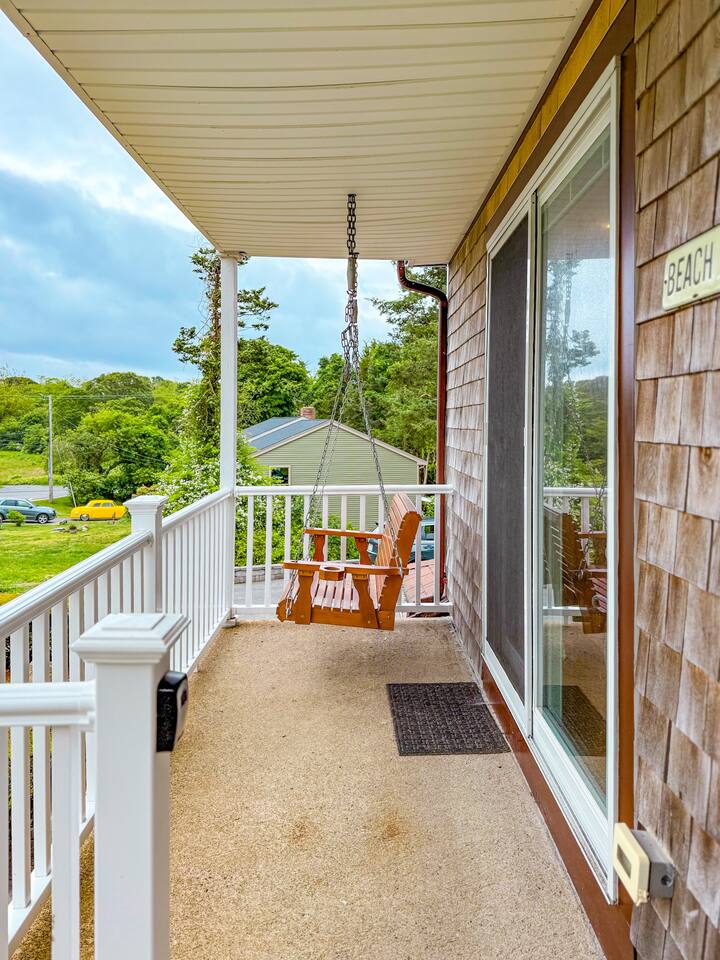 Stunning Design|7minWalk to Beach|Lg BackYard|Deck