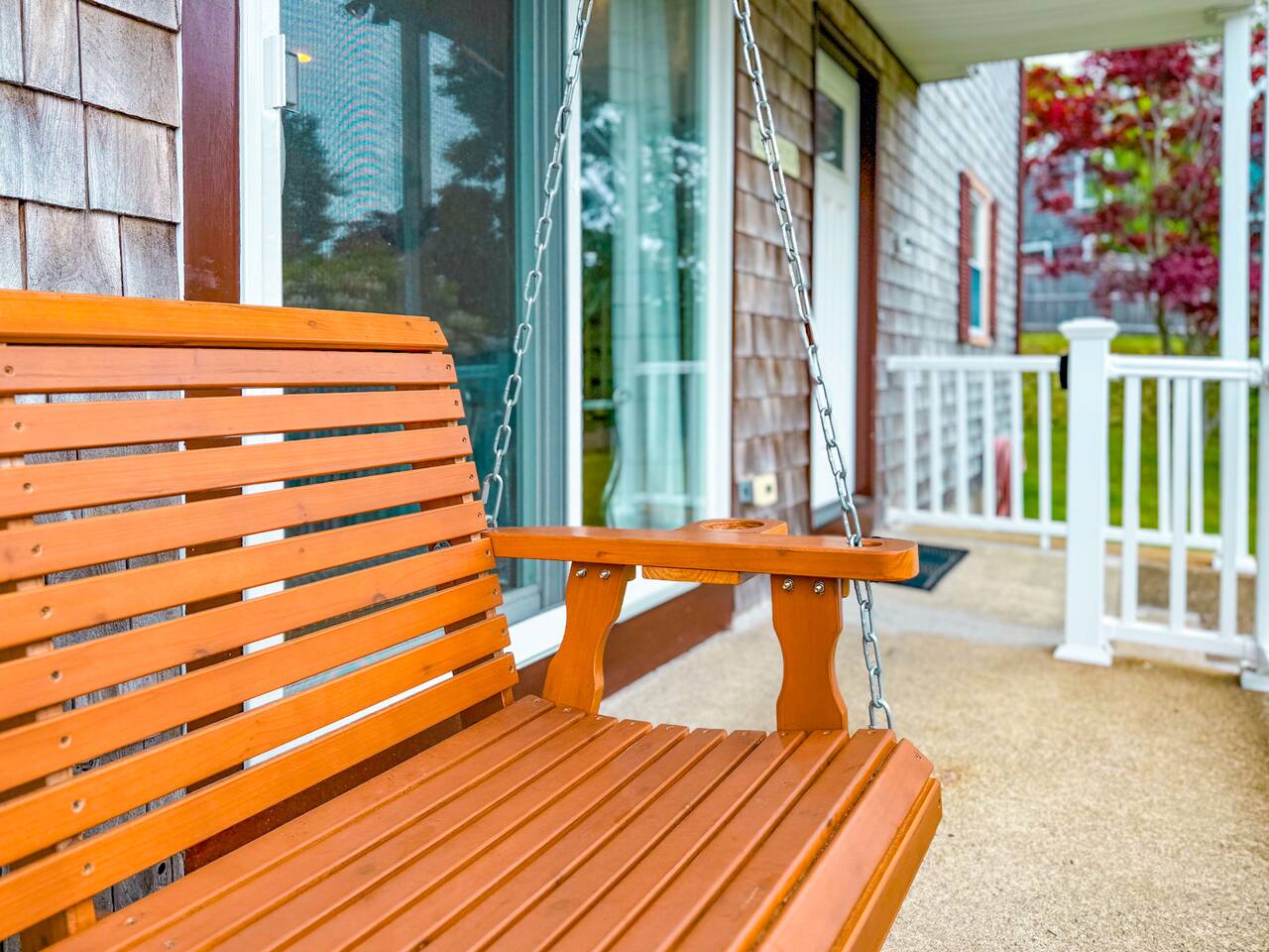 Stunning Design|7minWalk to Beach|Lg BackYard|Deck