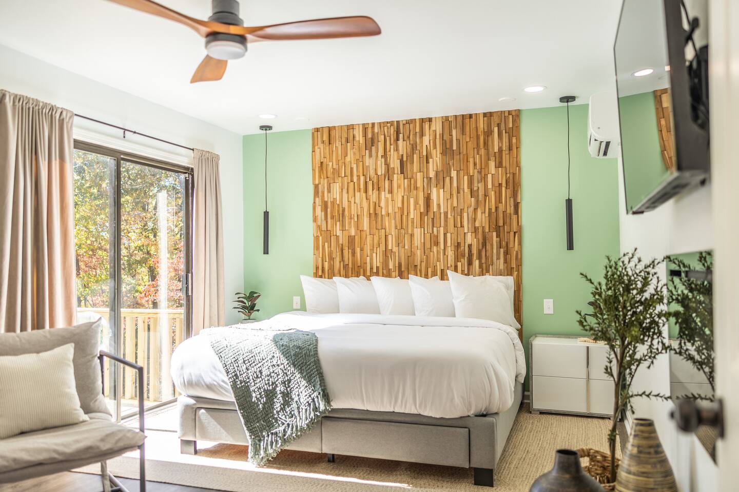 Forest Haven | Private Deck | Teak Master Suite