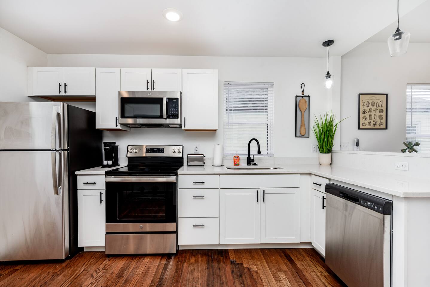 The Hill/Dogtown Stylish Retreat