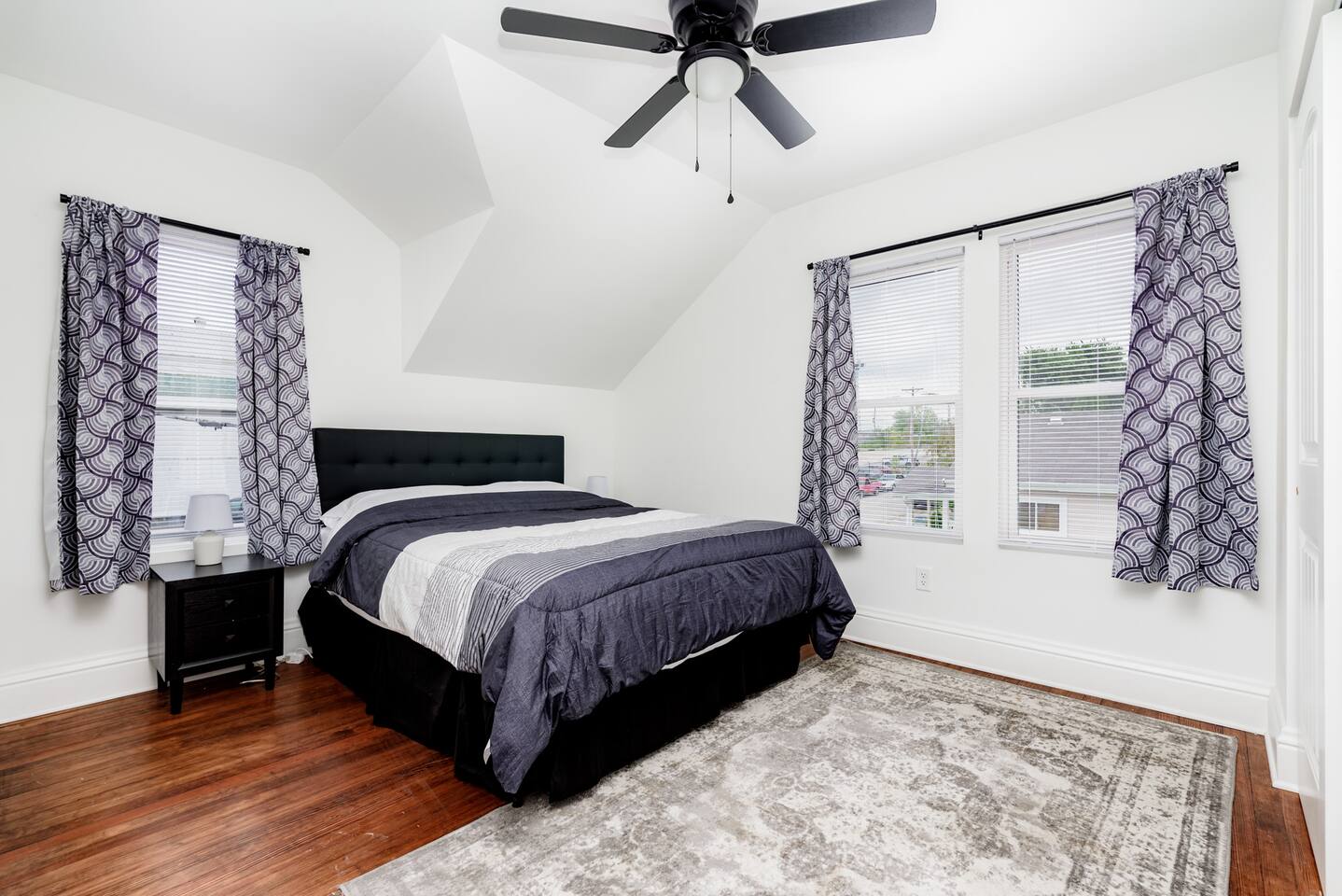 The Hill/Dogtown Stylish Retreat