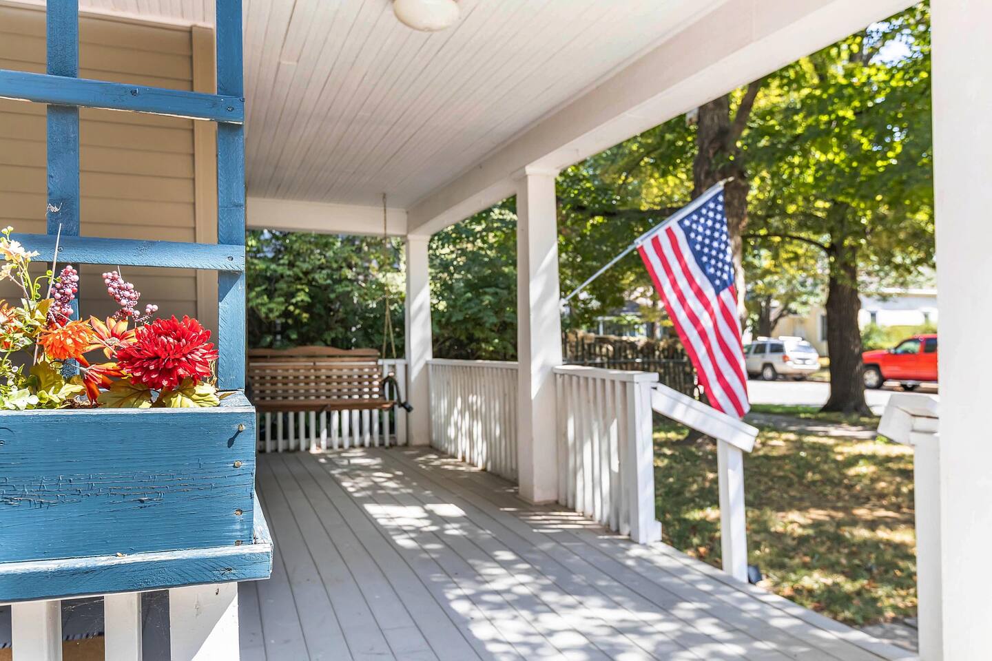 Close to Downtown | 2 King Beds | Huge Backyard