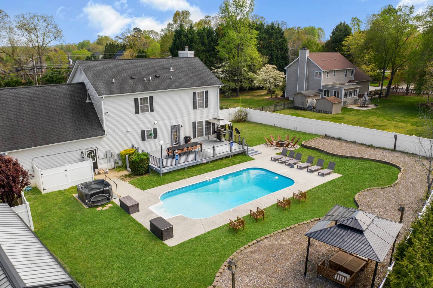 Hot tub | Fire-pit | Pool Table | Heated Pool