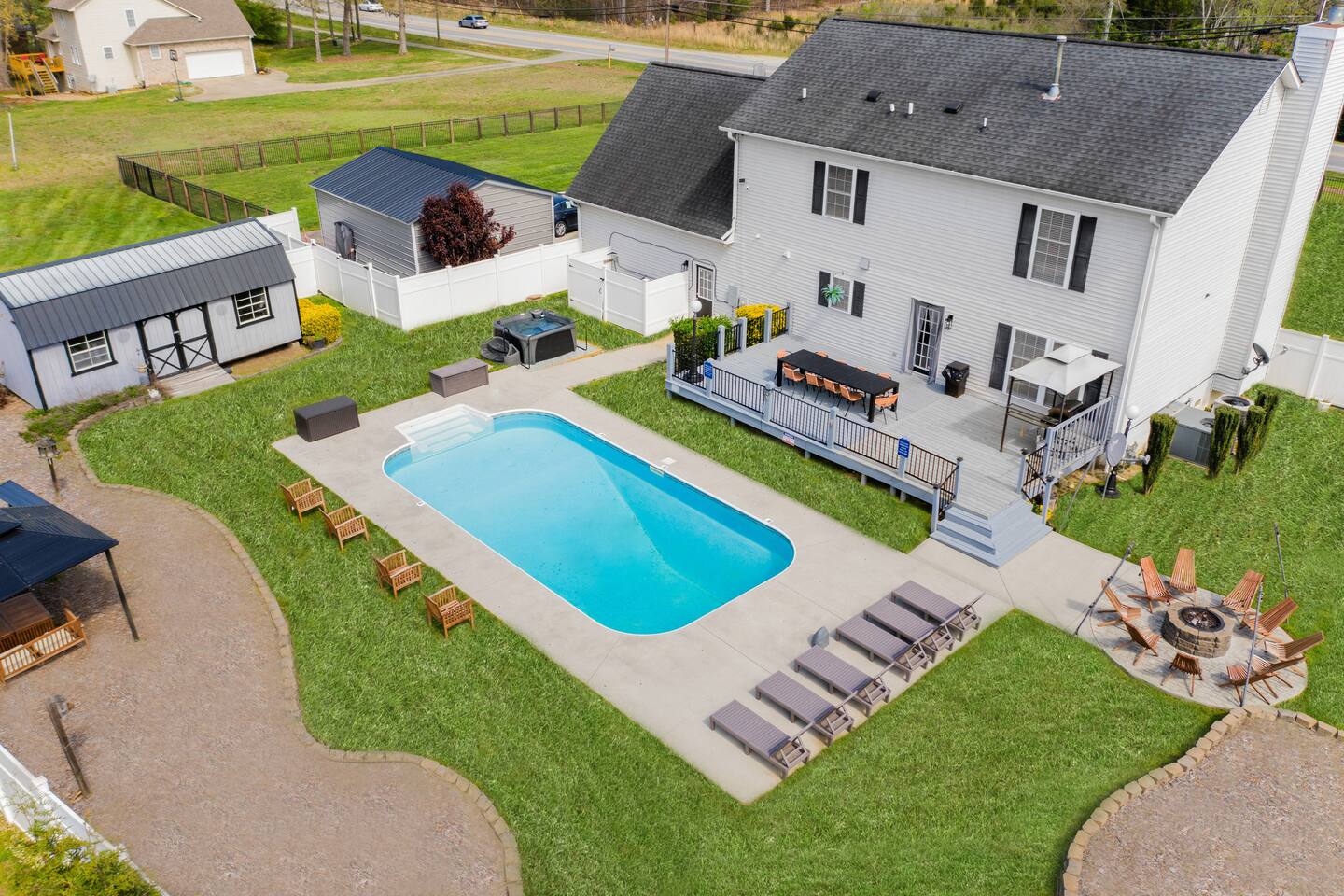Hot tub | Fire-pit | Pool Table | Heated Pool