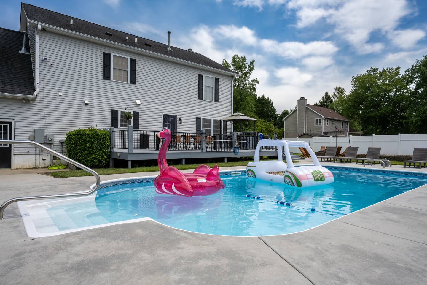 Hot tub | Fire-pit | Pool Table | Heated Pool