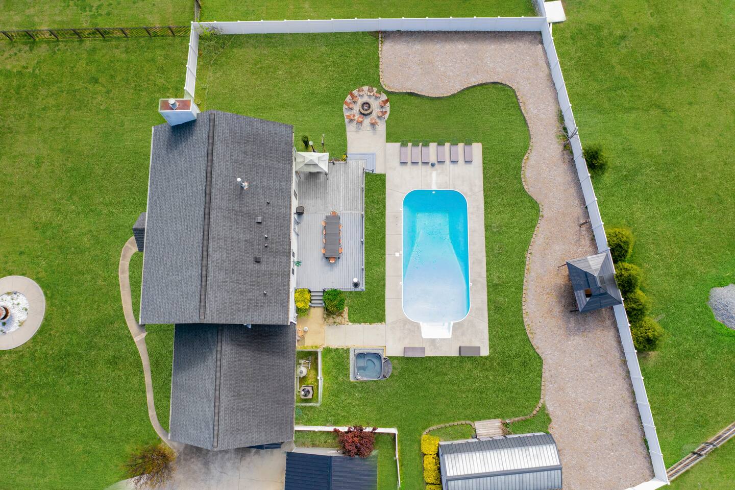 Hot tub | Fire-pit | Pool Table | Heated Pool — Jamestown — vacation rental