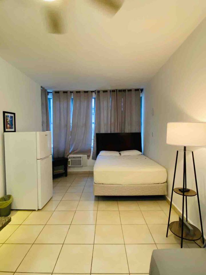 Studio in the Main strip of Condado