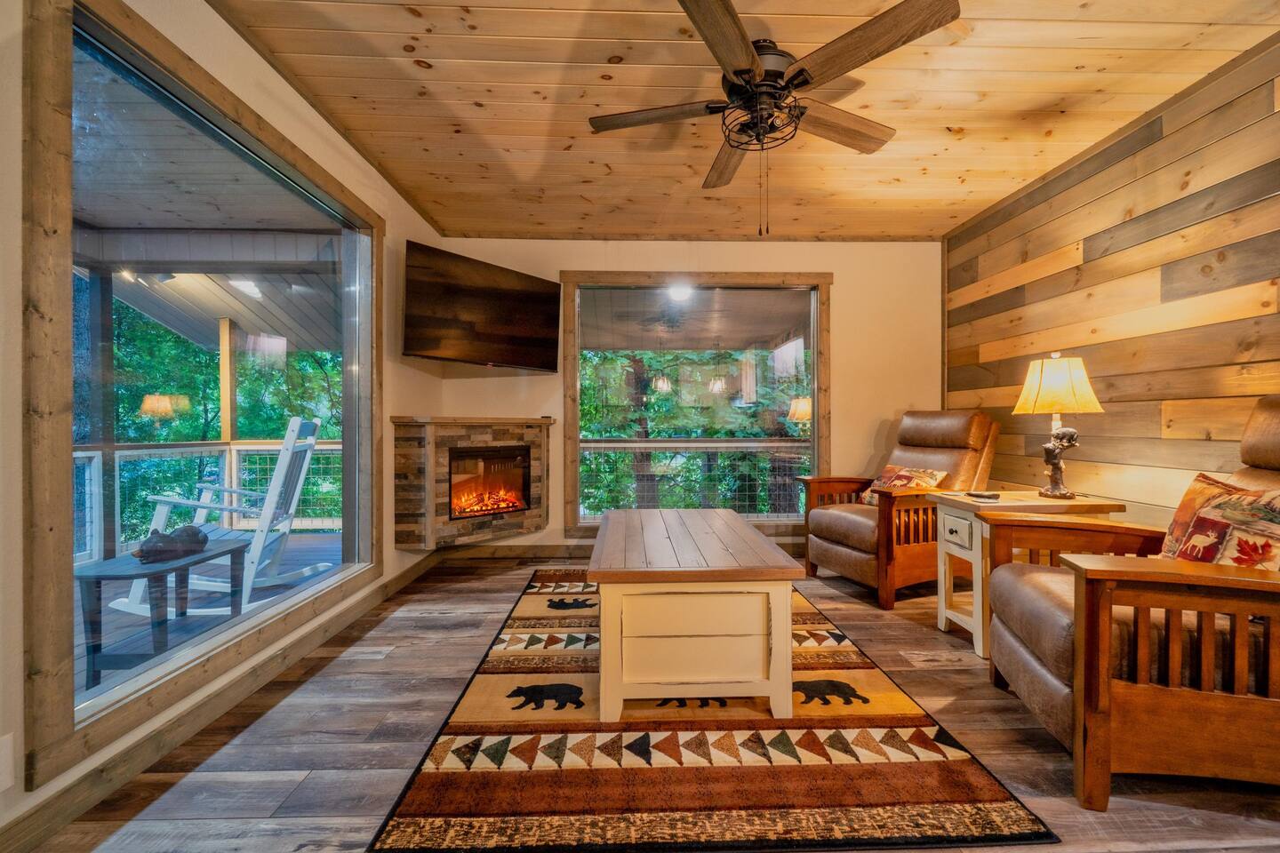 *New Listing*Huge Porch-Hot tub-Quiet-Easy Access!