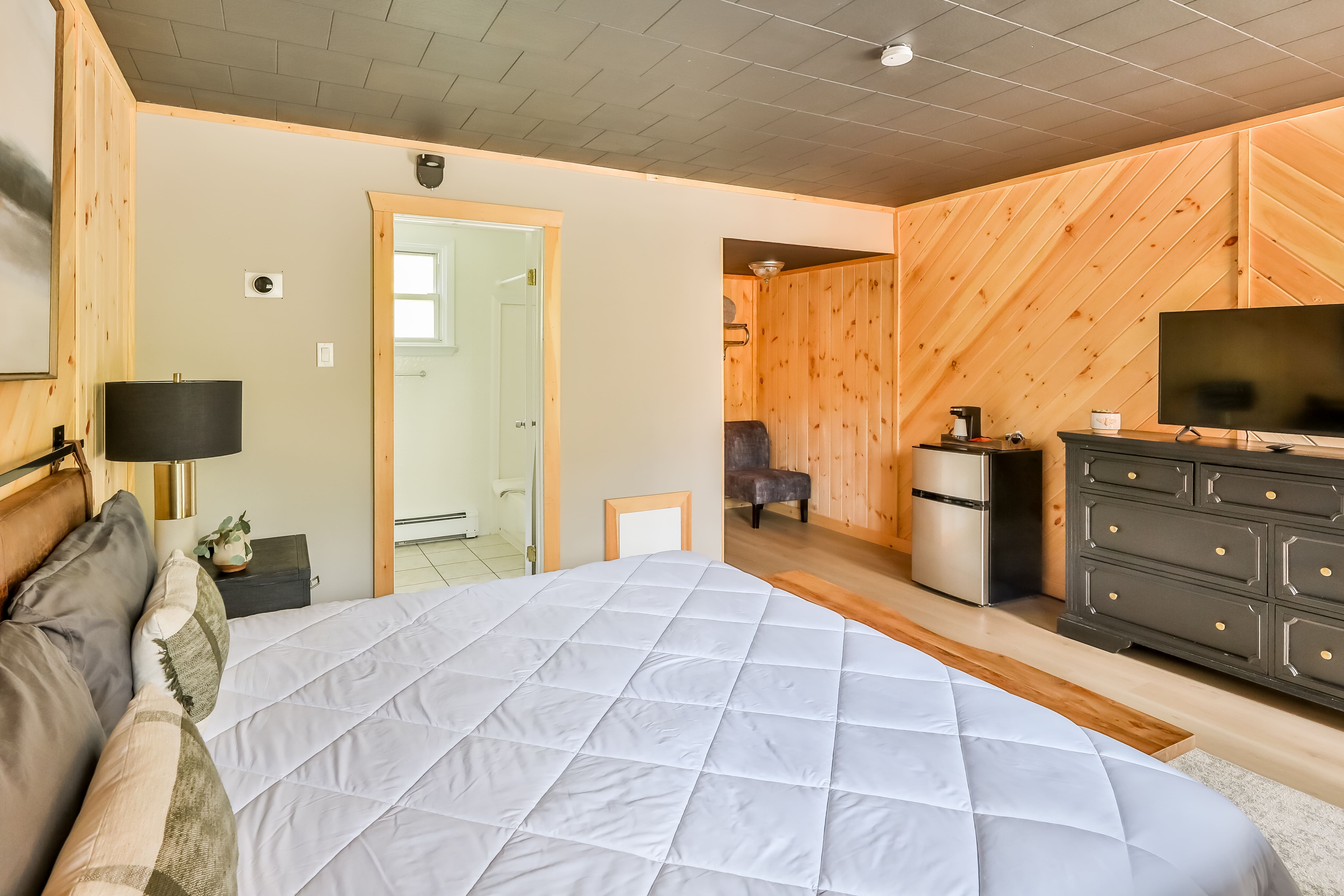 Perfect Lodge /w Gameroom Center of Hunter MT 1