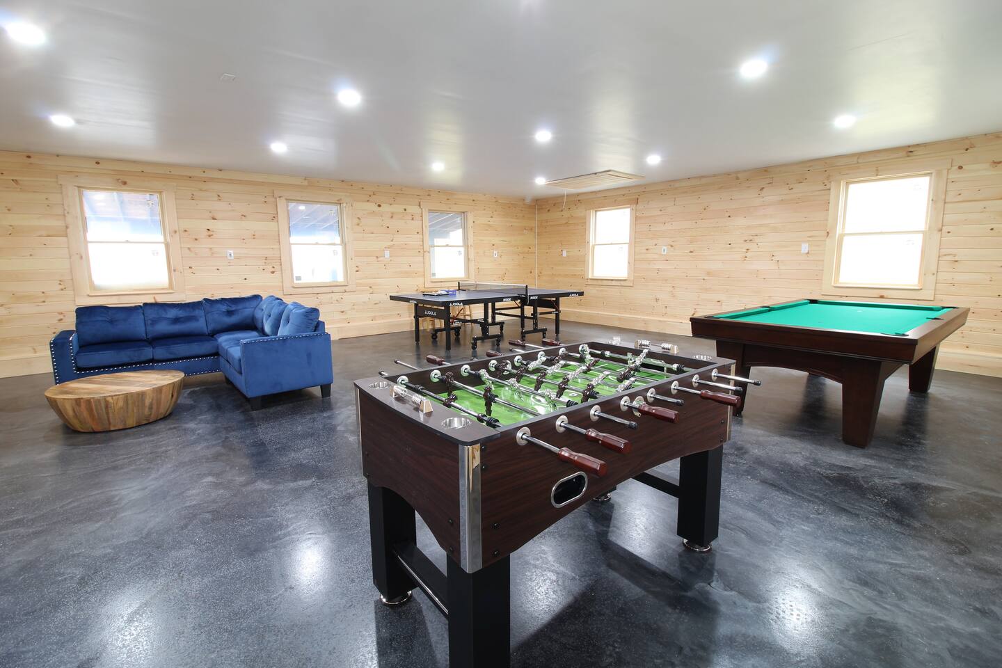 Perfect Lodge /w Gameroom Center of Hunter MT 2