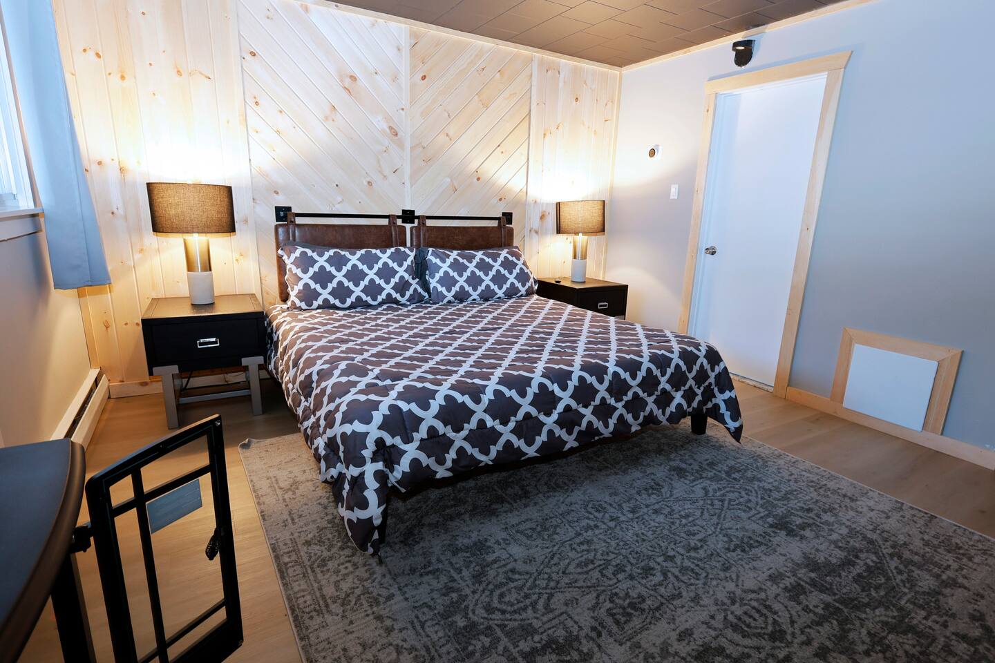 Perfect Lodge /w Gameroom Center of Hunter MT 2