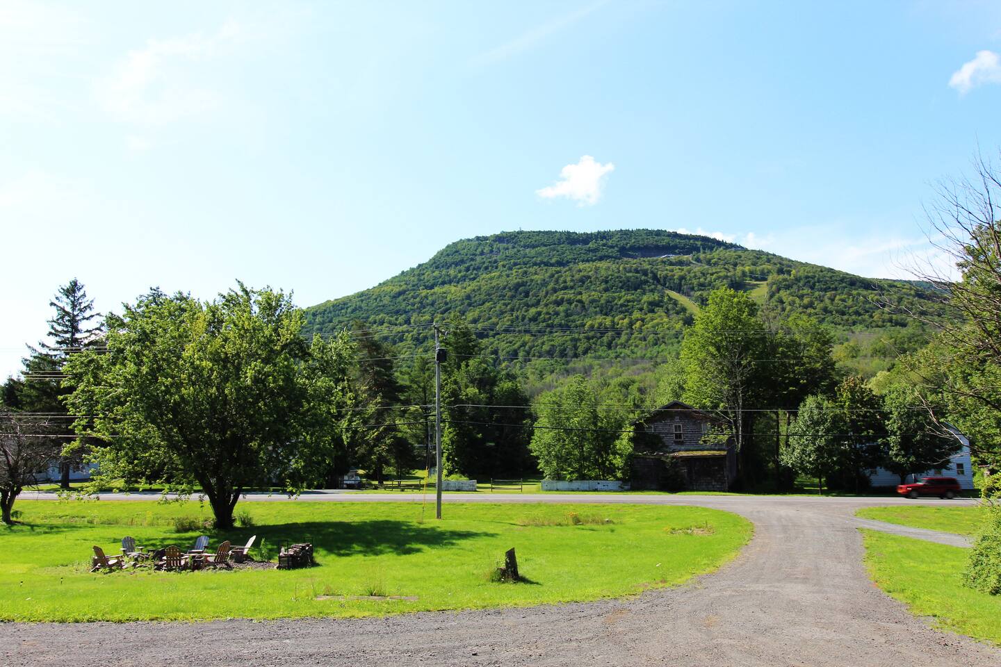 Perfect Lodge /w Gameroom Center of Hunter MT 2
