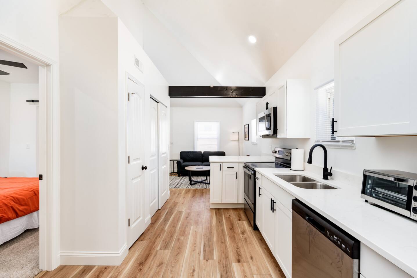 Cozy 1-Bed House in Heart of STL