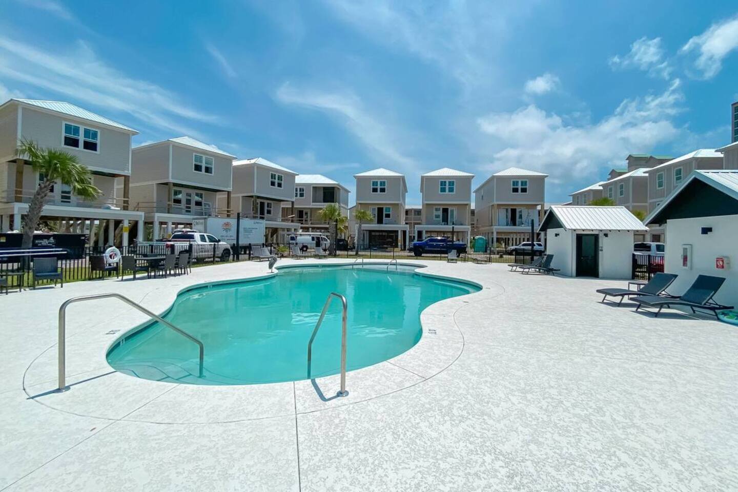 Beach View! 2 King Masters - Sleeps 12 - Pool!