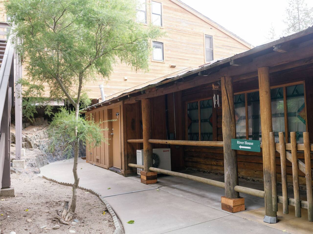 Retreat at River’s Edge – 10 miles from Yosemite
