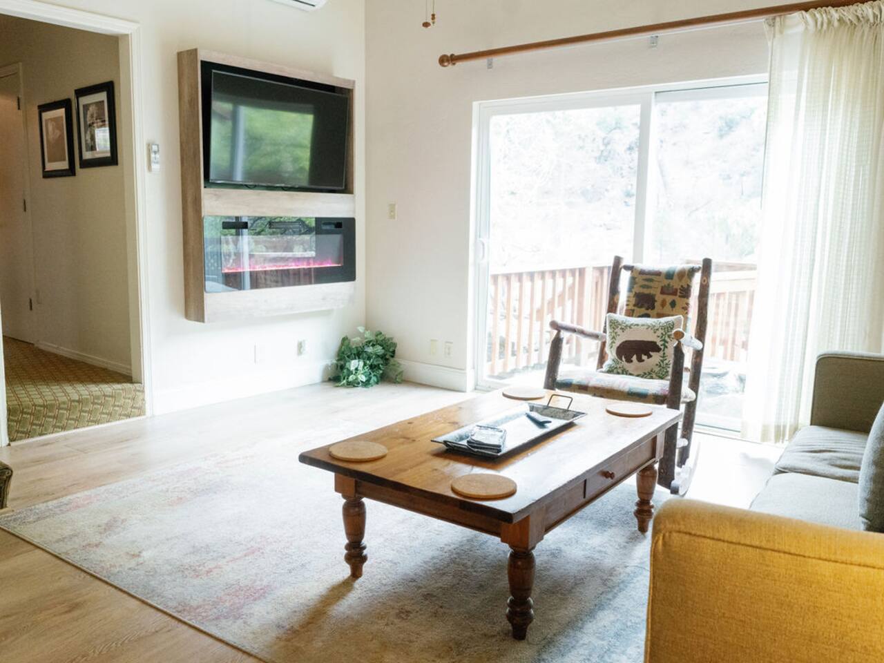Retreat at River’s Edge – 10 miles from Yosemite