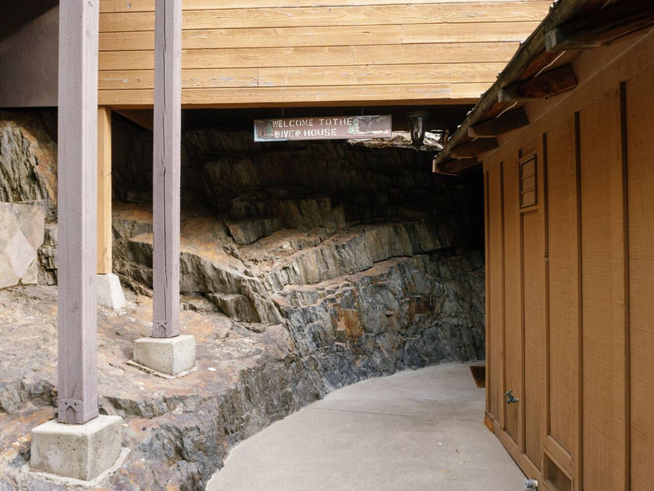 Retreat at River’s Edge – 10 miles from Yosemite